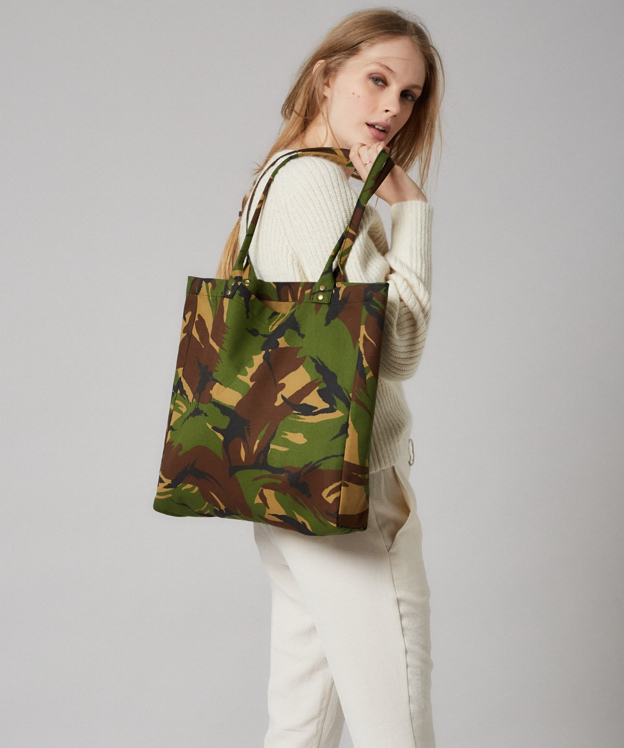 Canvas top camo tote